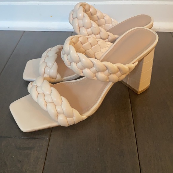 Women’s size 9 nude braided sandal - Picture 2 of 2